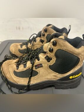 Columbia Women’s Tan and Black Outdoor Hiking Boots